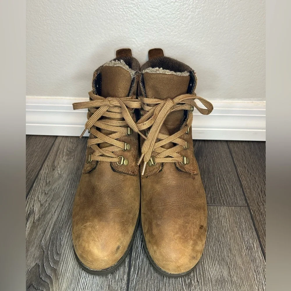 CAT Women’s Leather Sherpa-Lined Ankle Boots – Size 10 Brown